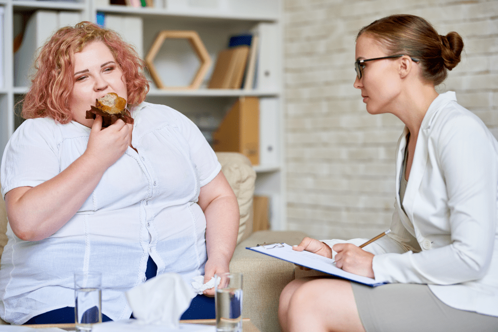 Mujer con sobrepeso en una cita con el especialista